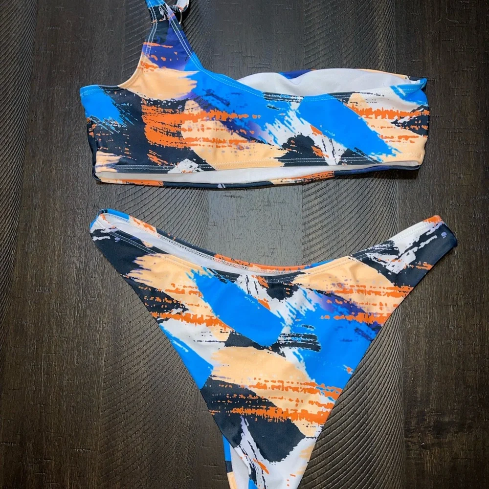Abstract One-Shoulder Bikini Set - Picture 4 of 4